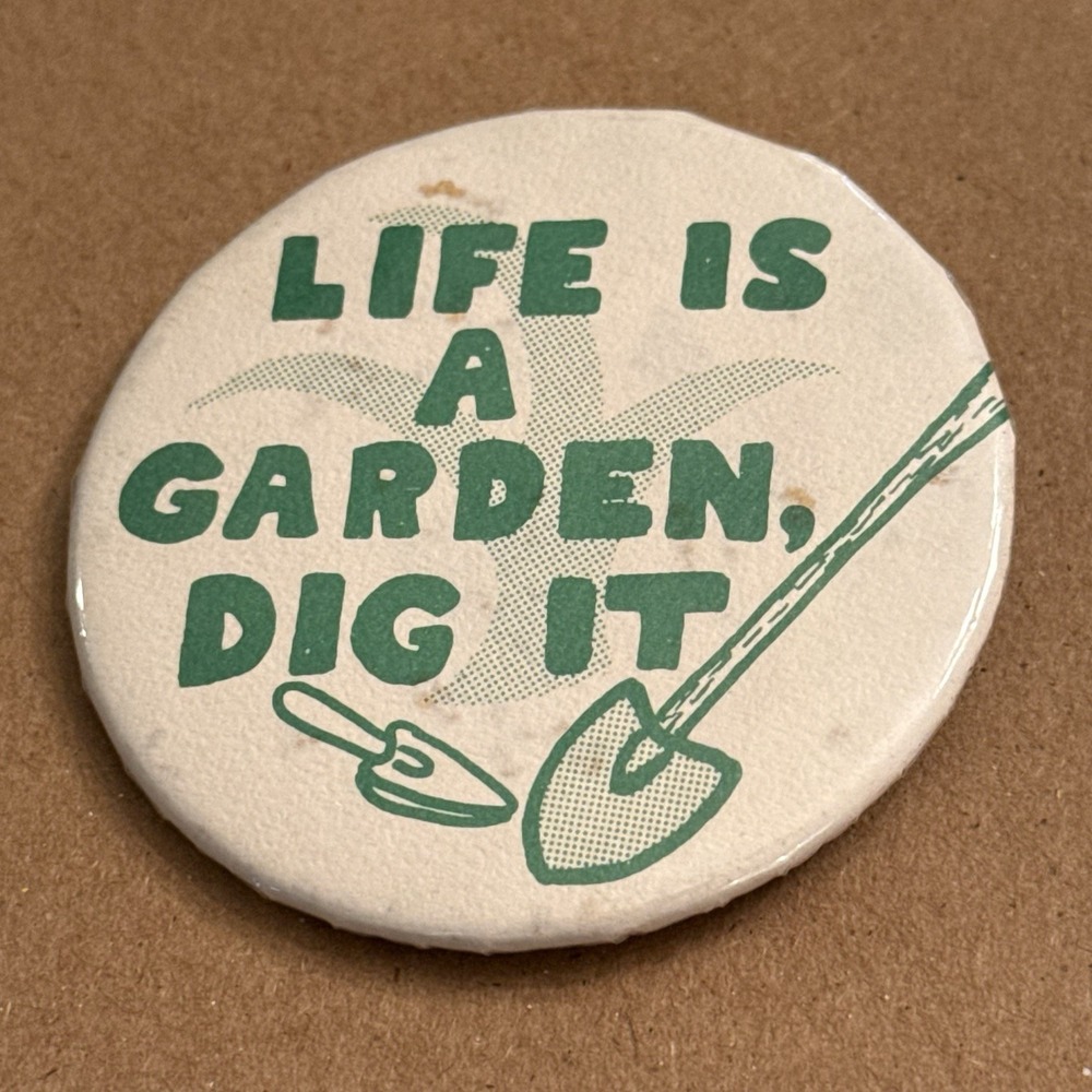 Life Is A Garden Dig It Plants Shovel Spade VTG Pinback Button Pin Round Circle